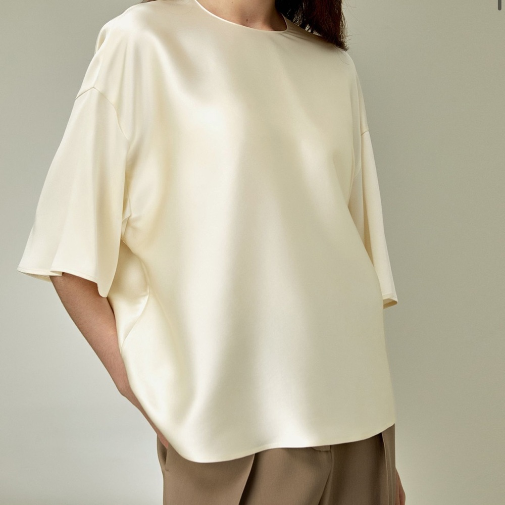 Lilysilk relaxed silk crewneck top!!